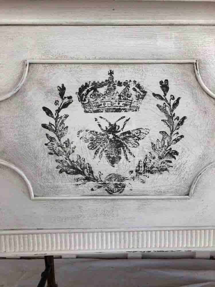 IOD DECOR STAMP ( QUEEN BEE )