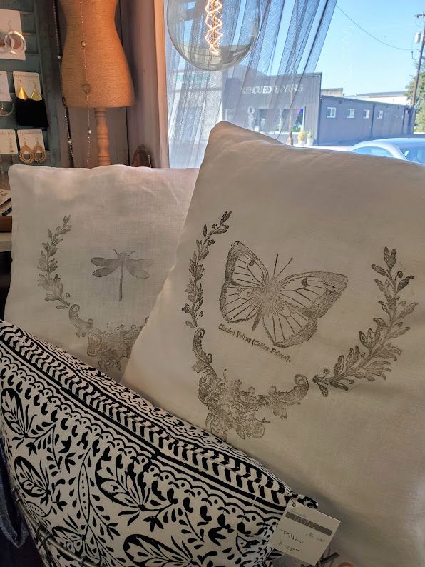 IOD DECOR STAMP ( QUEEN BEE )
